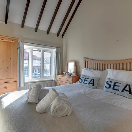 3 Bed In Oc-wa241 Holiday home *